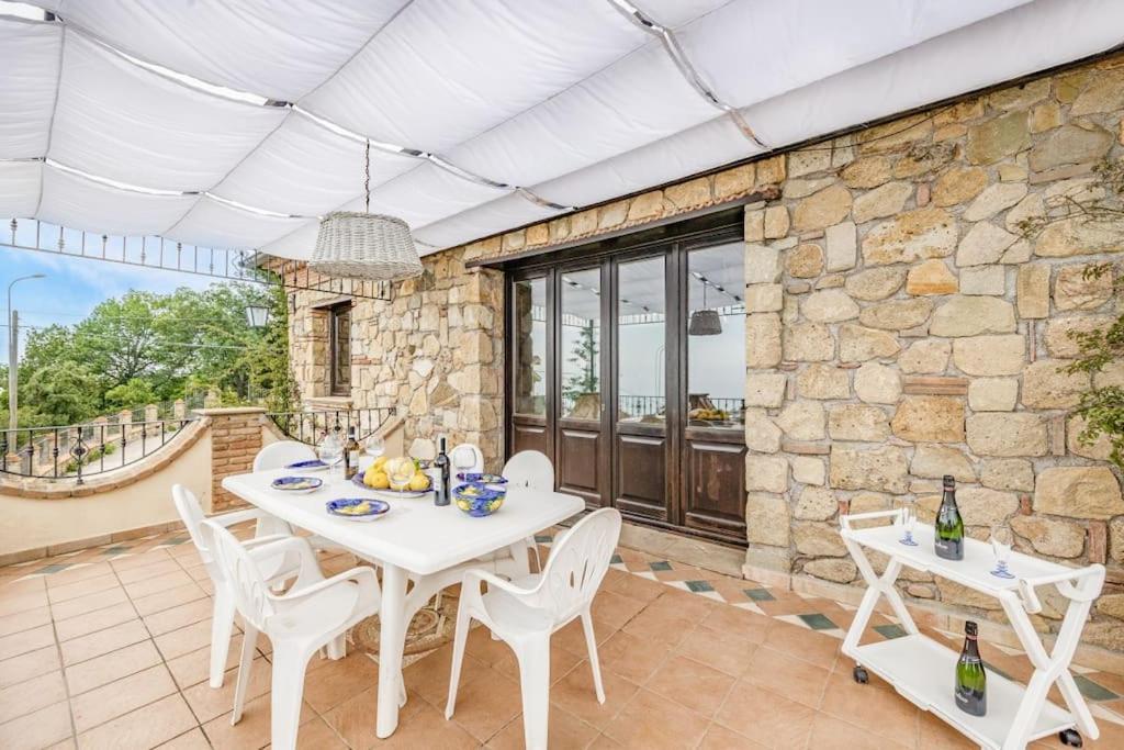 La Villa Di Nonna Angela Pisciotta Bagian luar foto